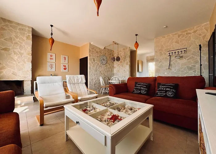 Arkadia Seafront Ai-lagoudis Villa