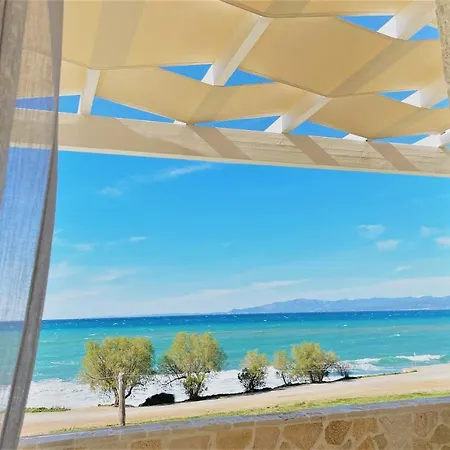 Arkadia Seafront Ai-lagoudis Villa *