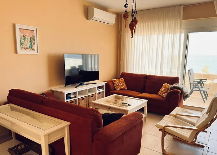 Arkadia Seafront Ai-lagoudis Villa *